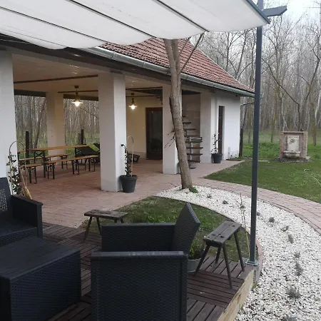 Tuecsoektanya Vendeghaz Villa Csemo